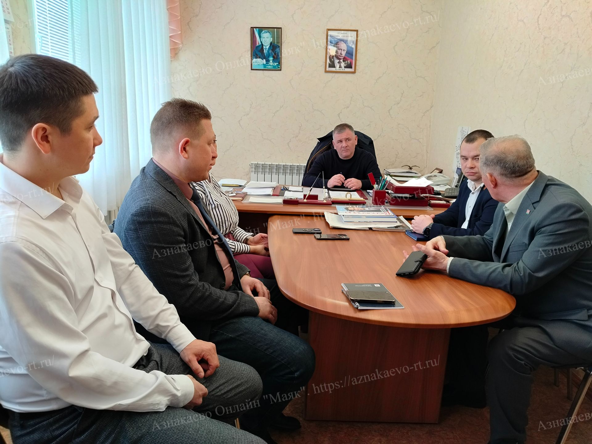 Сегодня в Азнакаево проходят встречи с участием предпринимателей района