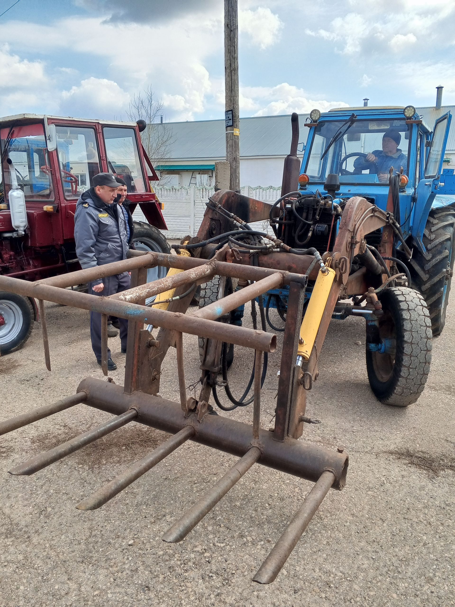 В Азнакаевском районе проходит технический осмотр сельхозтехники