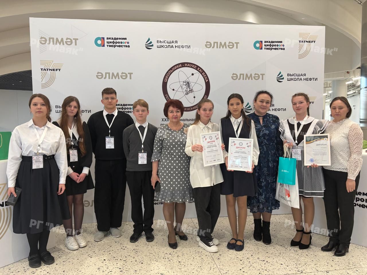 Азнакай укучылары төбәкара фәнни-гамәли конференциядә бүләкләнделәр