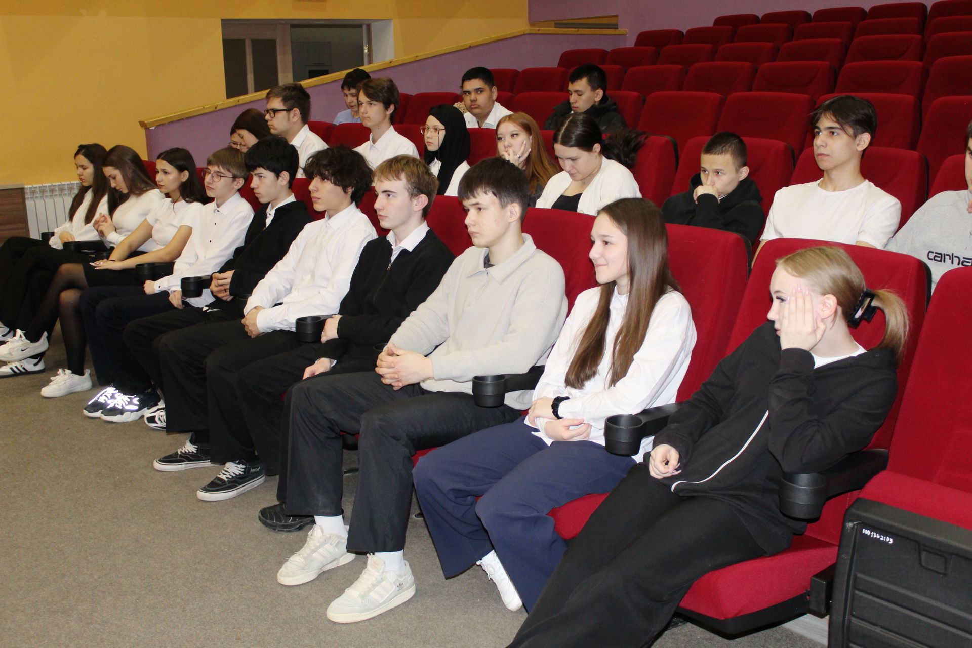 В Культурном центре прошел мастер-класс «Георгиевская ленточка»