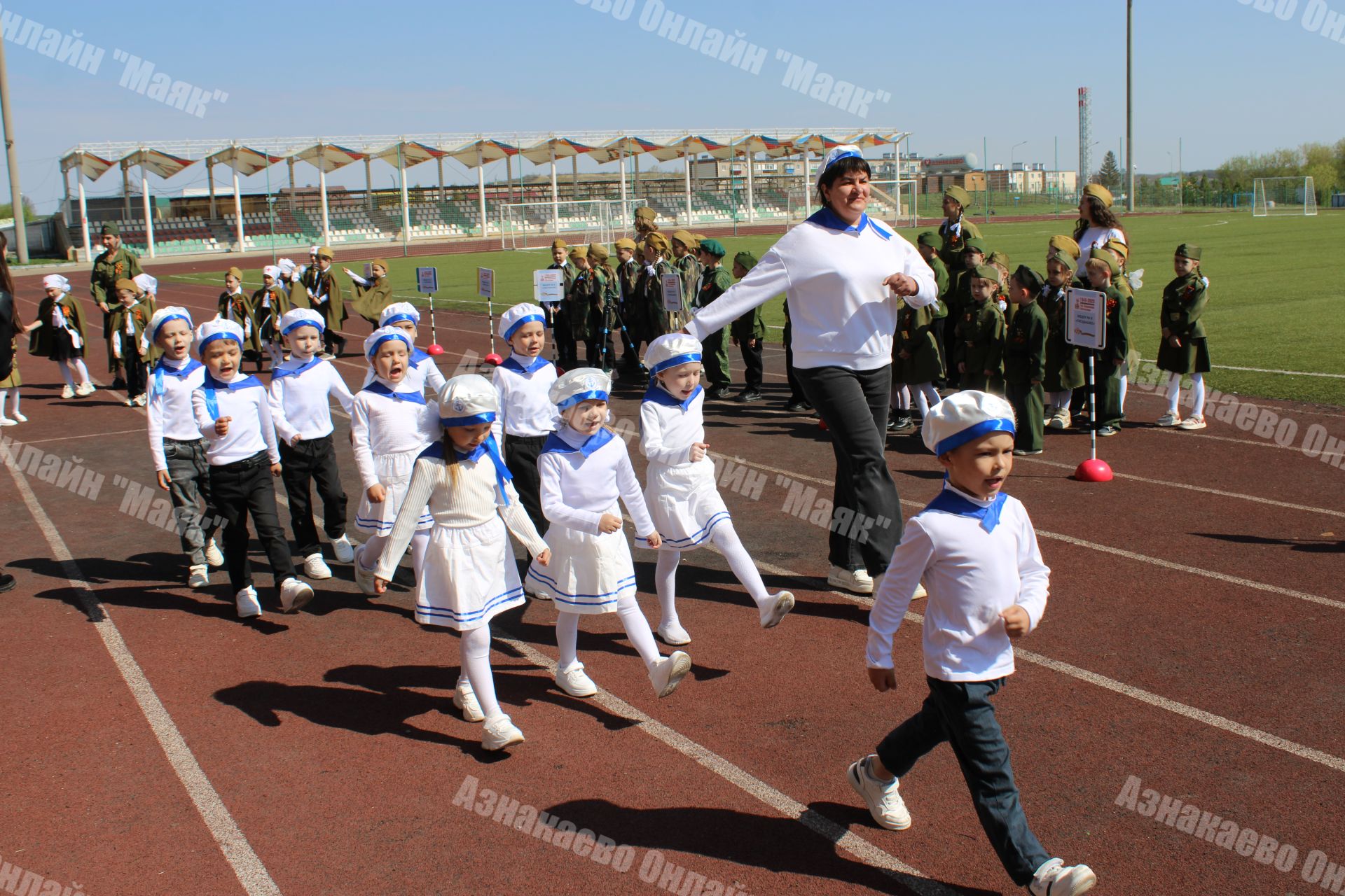 Азнакайда балалар арасында хәрби җыр һәм сафта йөрү бәйгесе үтте