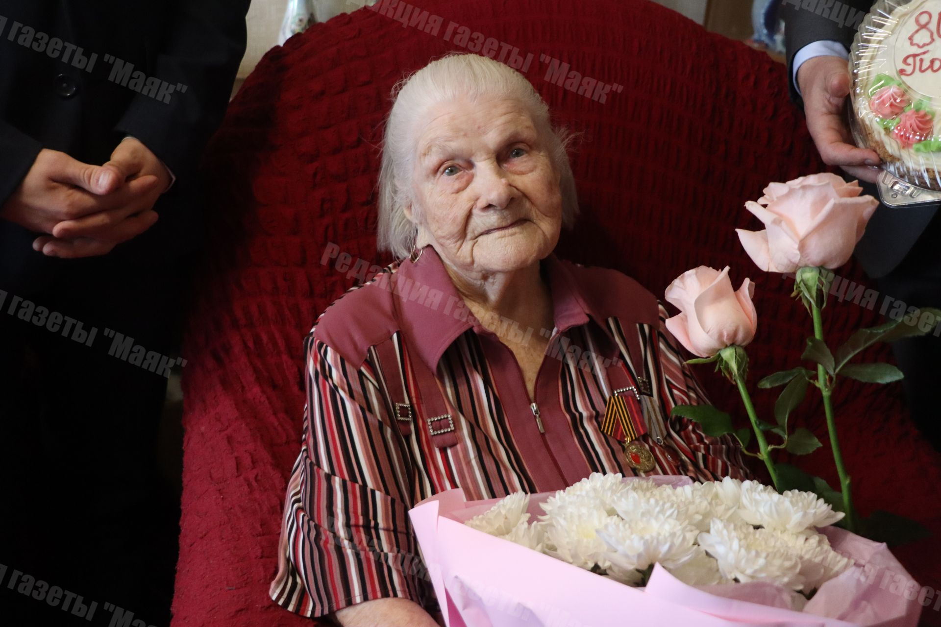 Глава Азнакаевского района поздравил тружениц тыла с Днем Победы