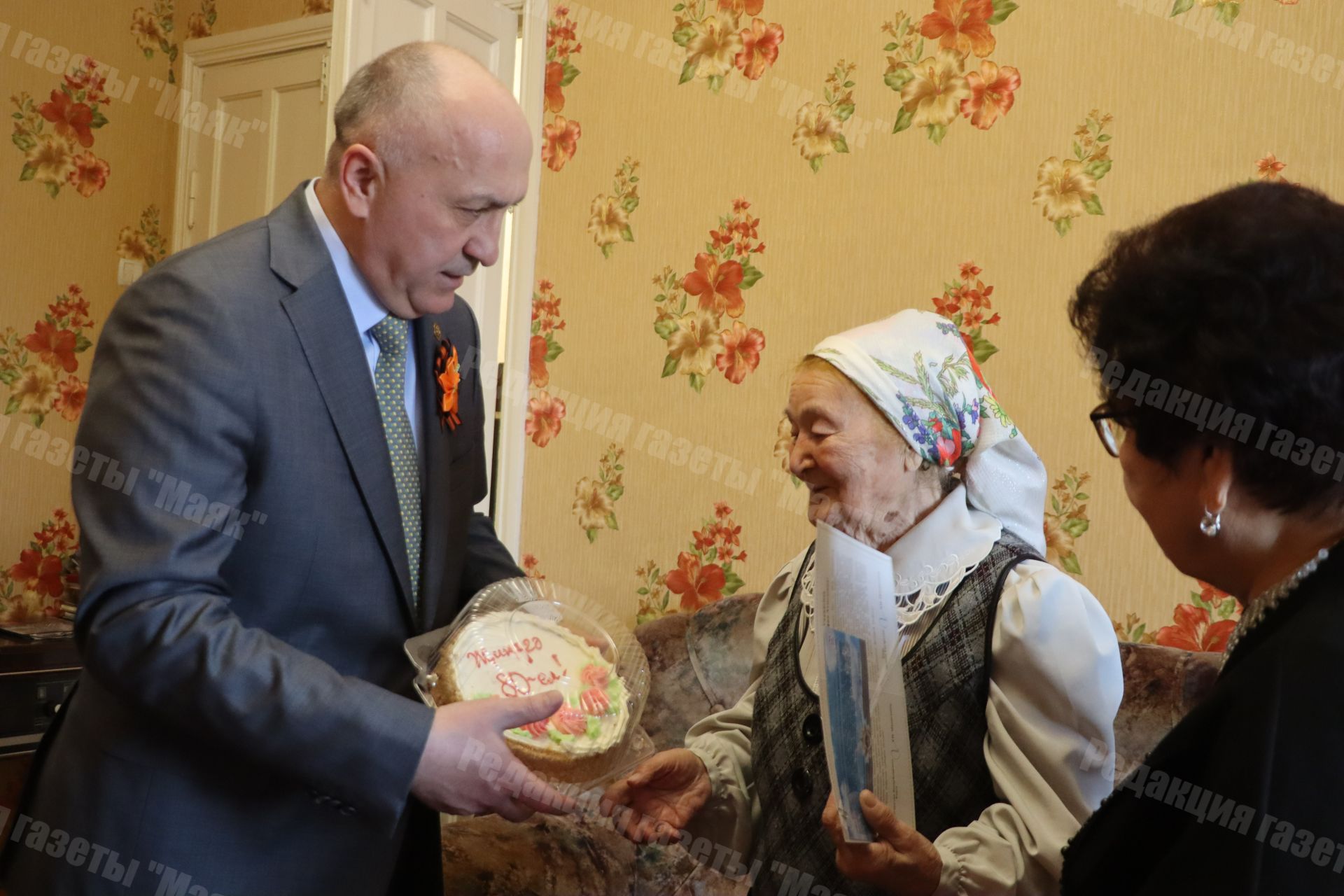 Глава Азнакаевского района поздравил тружениц тыла с Днем Победы