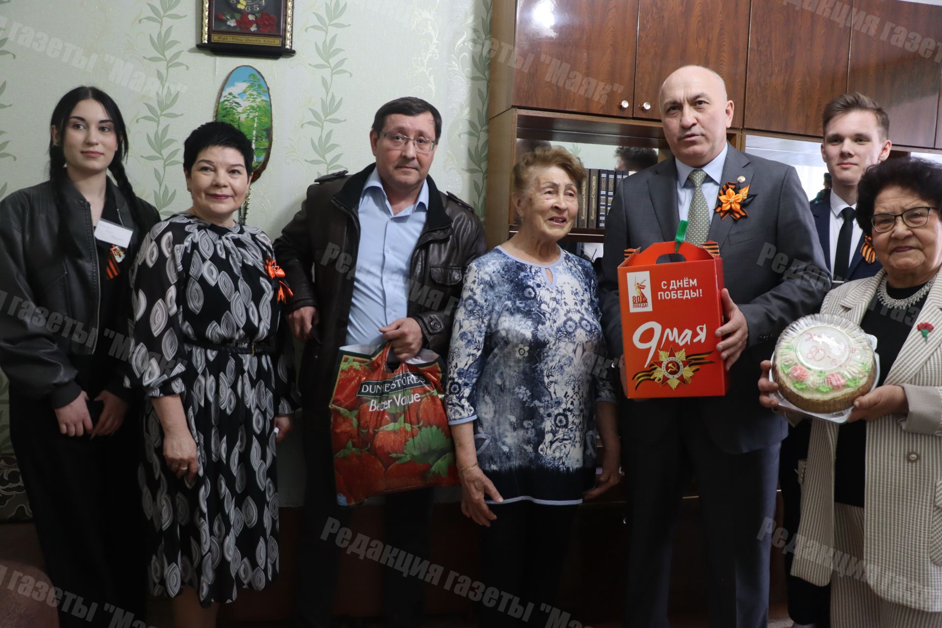 Глава Азнакаевского района поздравил тружениц тыла с Днем Победы