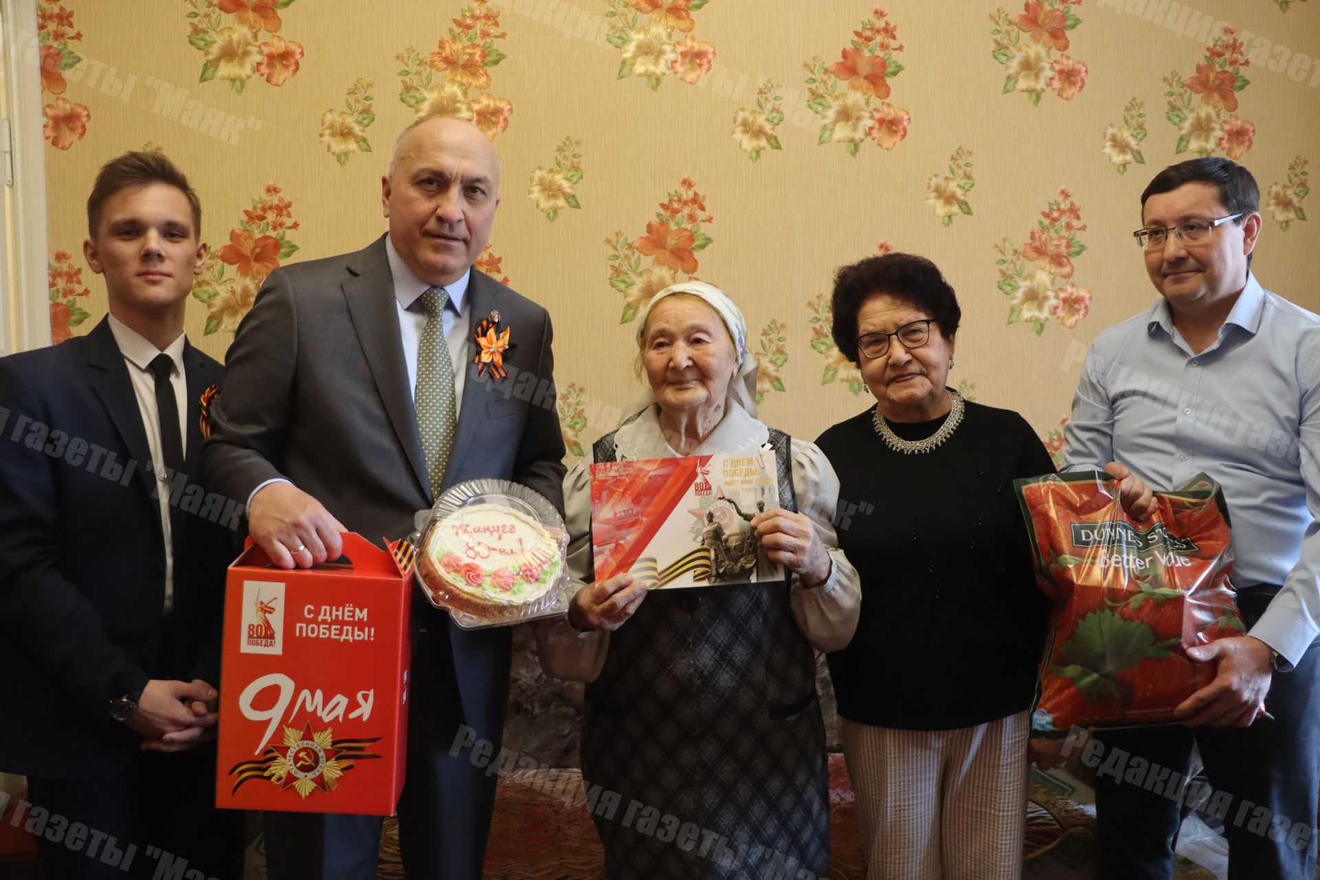 Глава Азнакаевского района поздравил тружениц тыла с Днем Победы