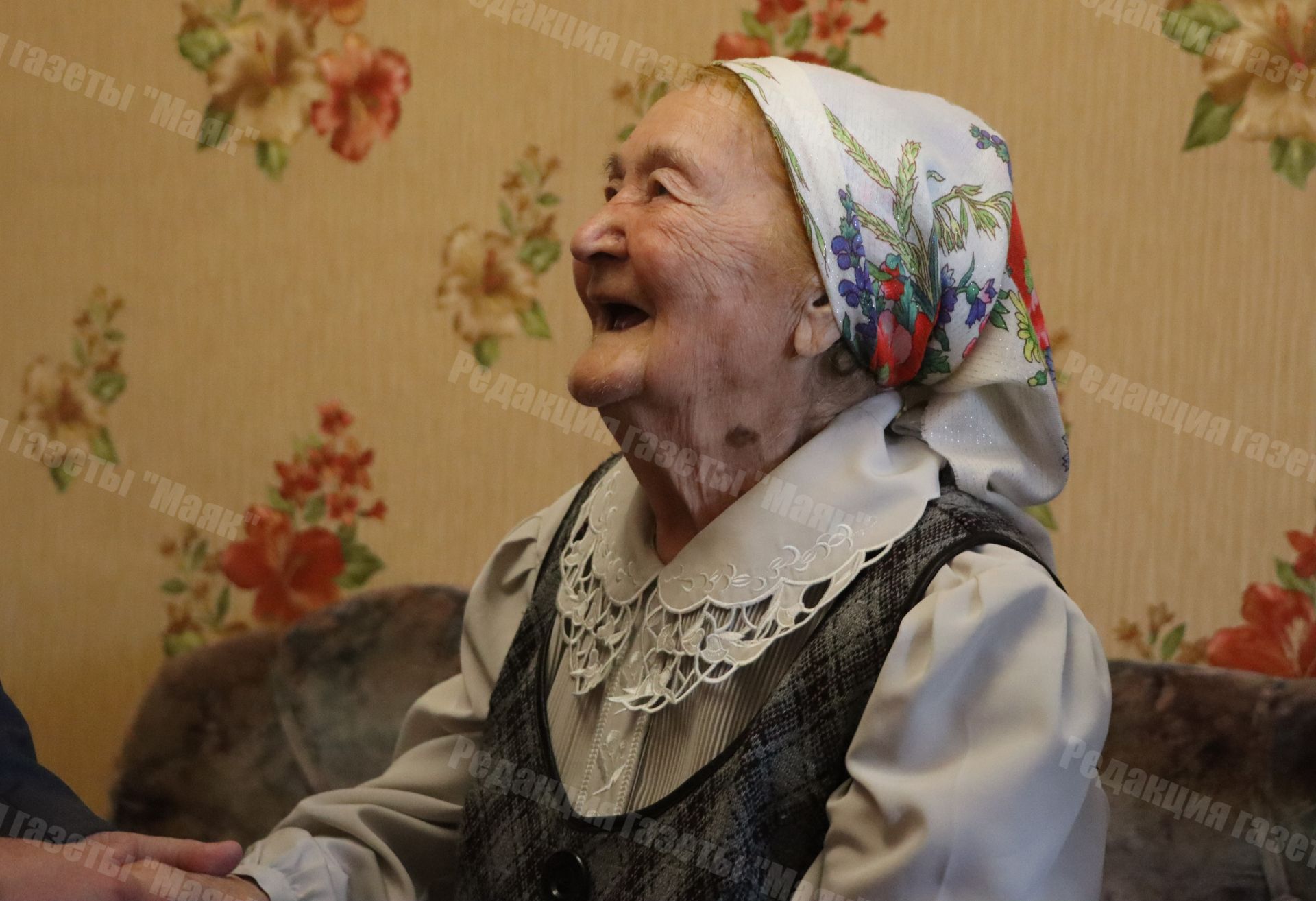 Глава Азнакаевского района поздравил тружениц тыла с Днем Победы