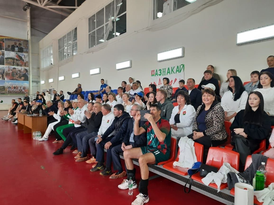 Азнакайлылар волейбол буенча муниципаль хезмәткәрләр спартакиадасында бронза медальләр яуладылар