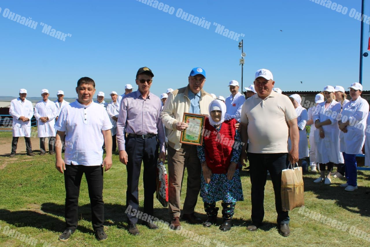 Азнакай районында сыер савучылар һәм төхнологлар бәйгесе үтте