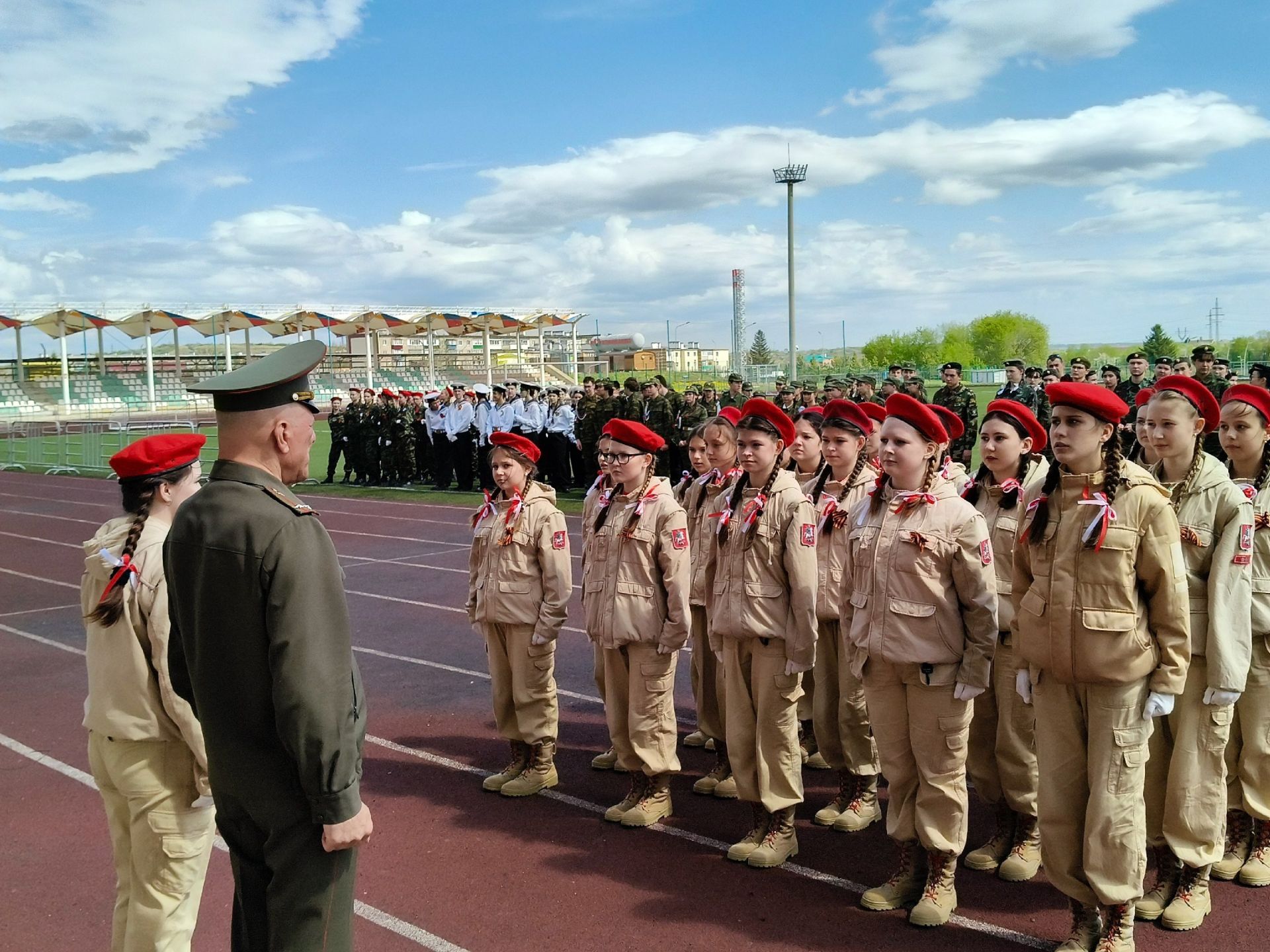 В Азнакаево прошел смотр-конкурс строя и песни