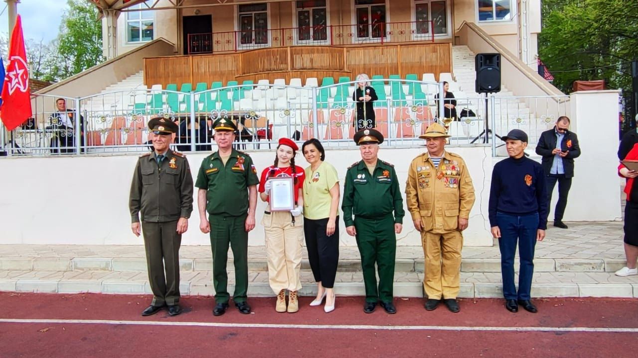 В Азнакаево прошел смотр-конкурс строя и песни