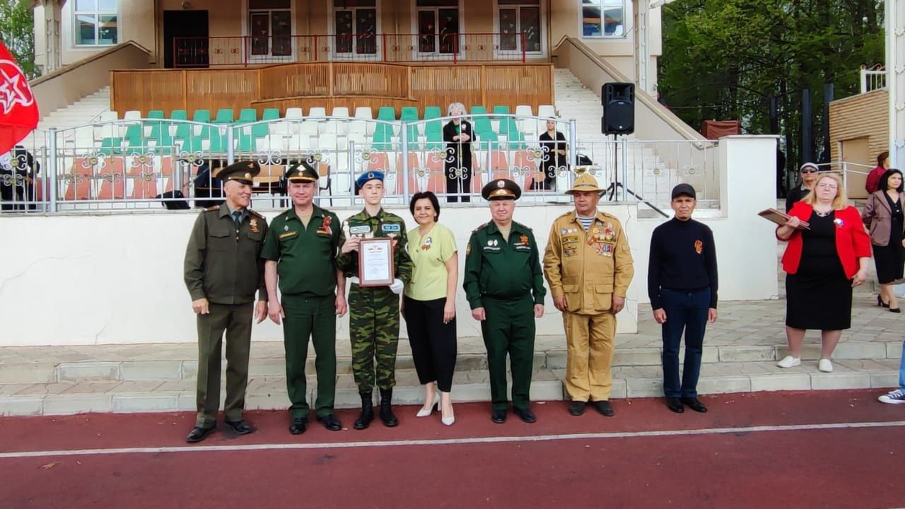 В Азнакаево прошел смотр-конкурс строя и песни