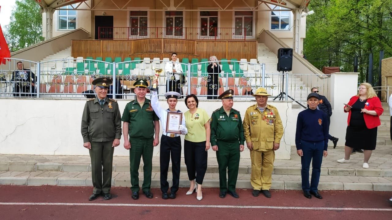 В Азнакаево прошел смотр-конкурс строя и песни