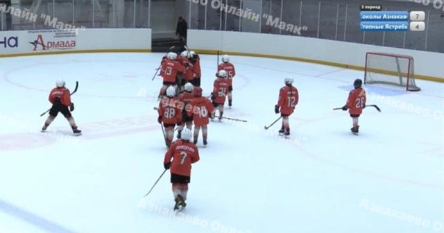 Юные хоккеисты из Азнакаево одержали уверенные победы на турнире в Октябрьском