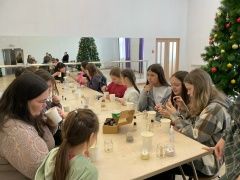 Магия ароматов: в культурном центре создавали свечи ручной работы