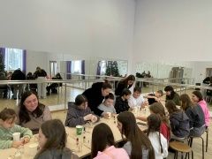 Магия ароматов: в культурном центре создавали свечи ручной работы