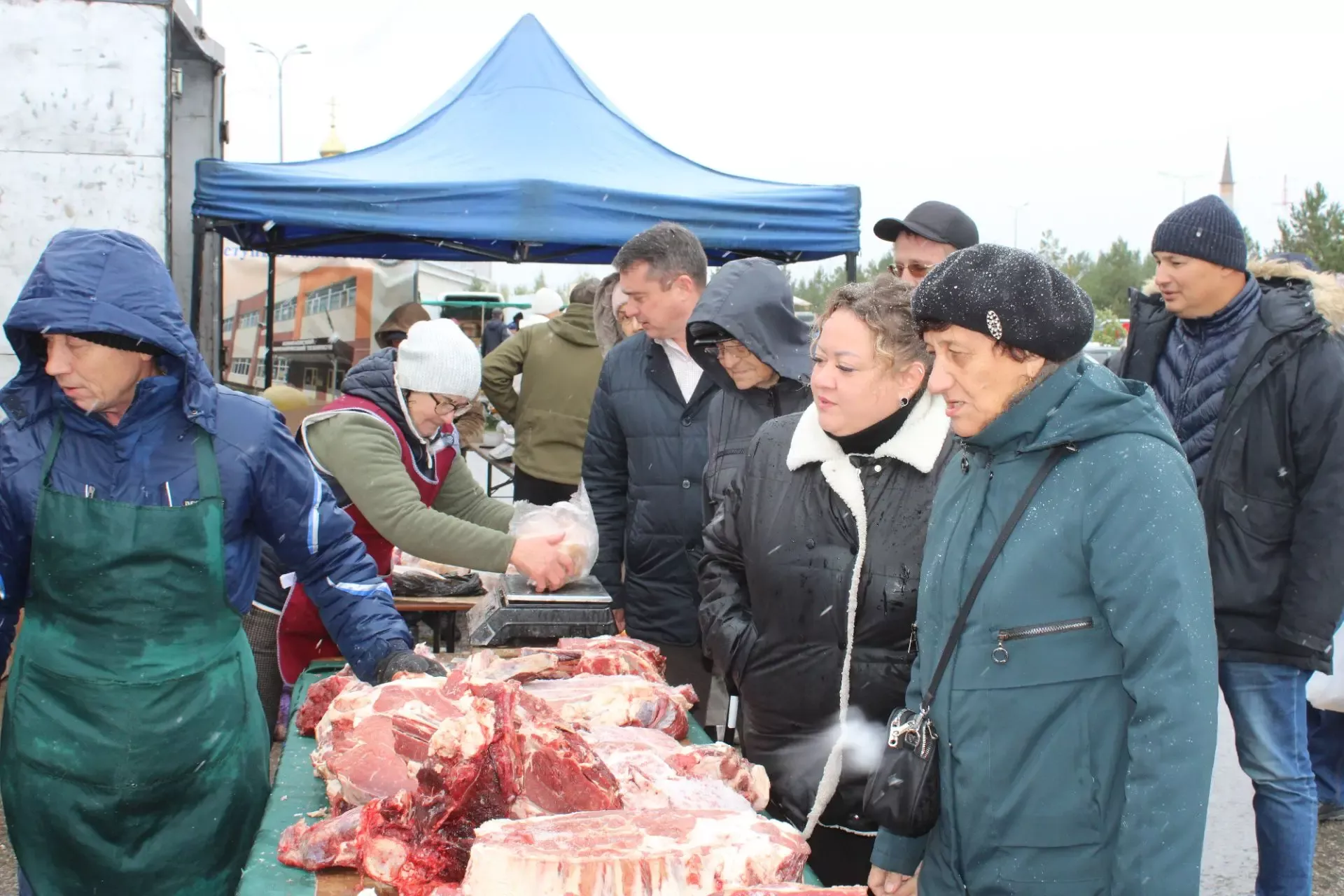 Азнакайда Халыкара өлкәннәр көне һәм Укытучылар көненә багышланган зур бәйрәм ярминкәсе узды