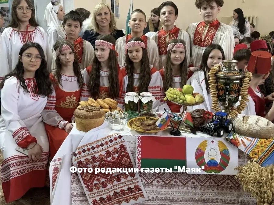 Яз күңелләрне берләштерә: Азнакай гимназиясендә Наүрүзне күңелле каршы алдылар