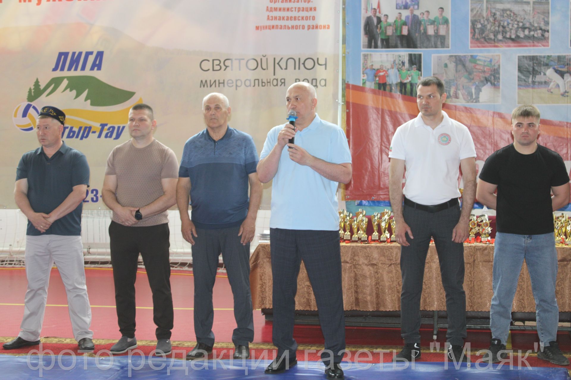 Азнакай көрәшчеләре батырлар истәлегенә келәмдә көч сынашты