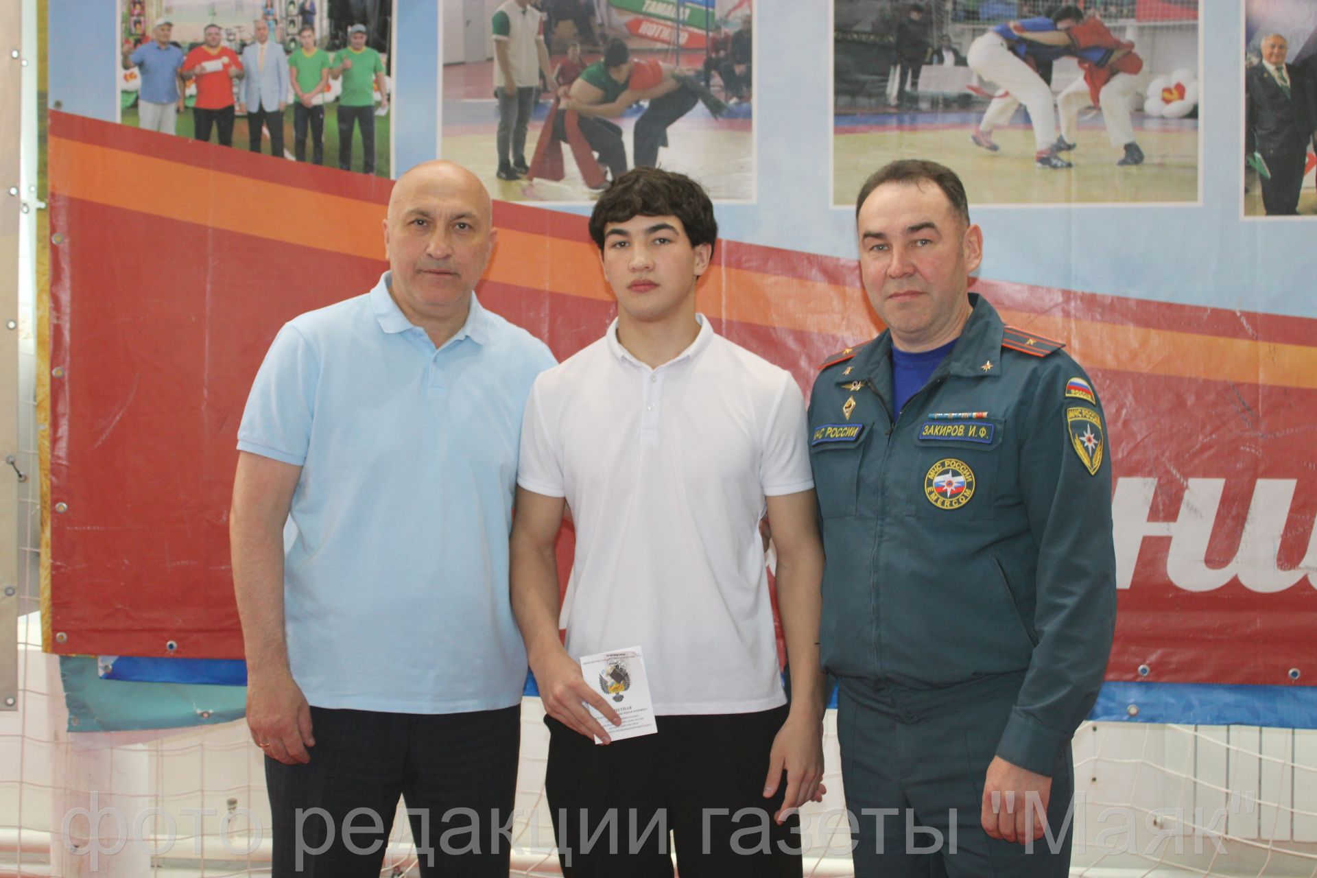 Азнакай көрәшчеләре батырлар истәлегенә келәмдә көч сынашты
