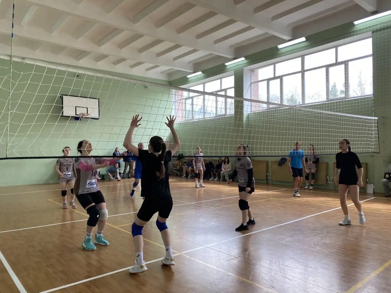 Итоги волейбольного турнира «Мир, труд, май»!