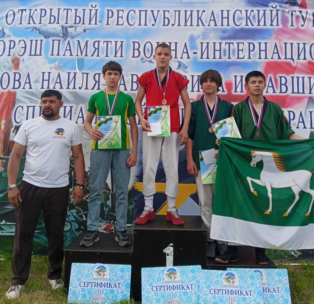 Борцы из Азнакаево вернулись из Башкортостана с победами