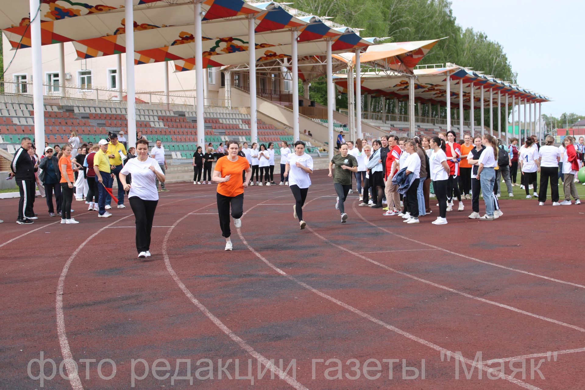 Азнакайда мәгариф хезмәткәрләре спортта сыналды