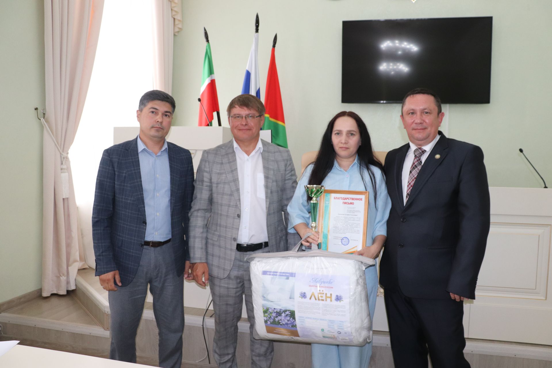 Азнакайда почта бүлекчәсе хезмәткәрләре белән очрашу узды