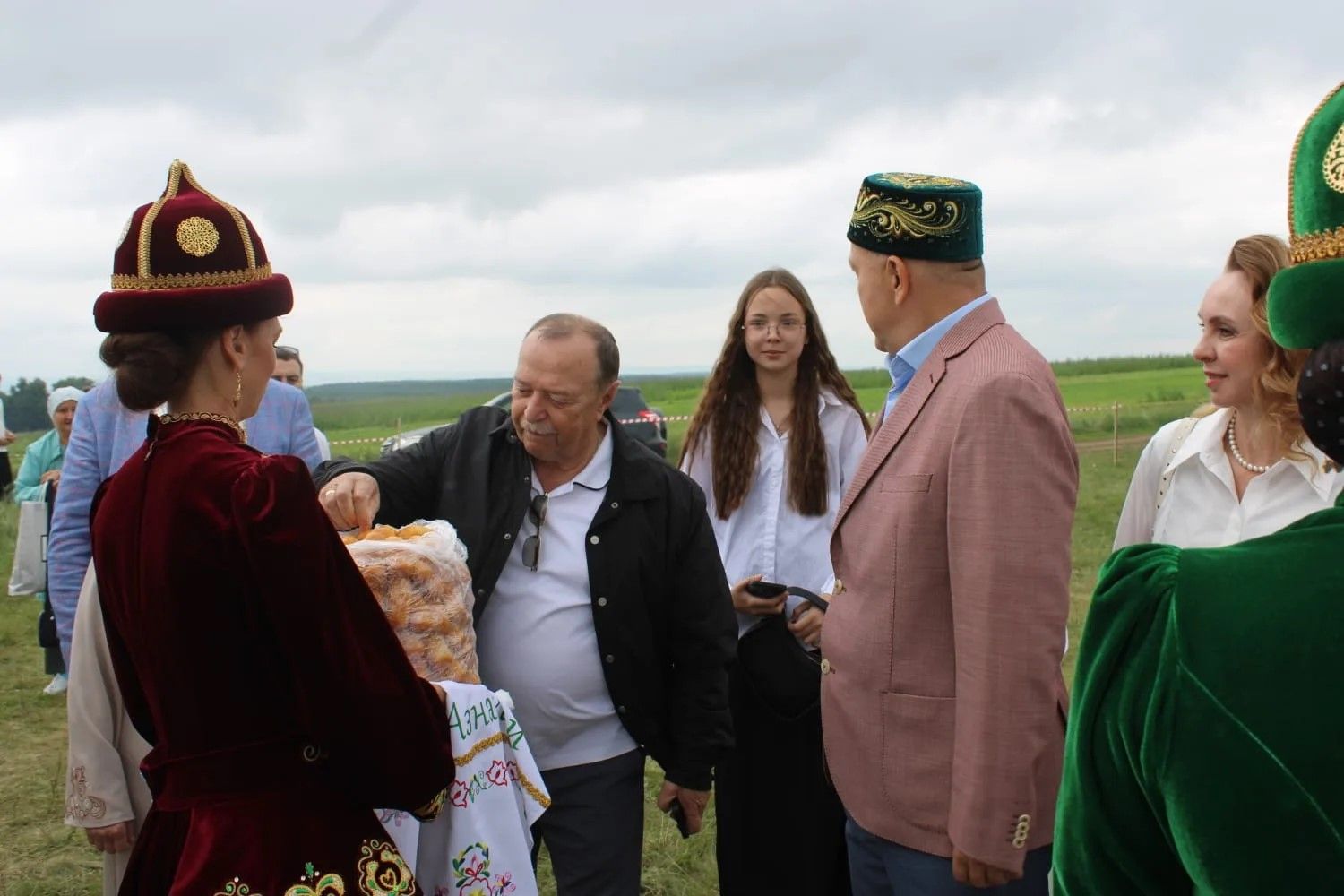 Азнакайда халыклар дуслыгы һәм милли моңнар бәйрәме - Чатыр тау җыены гөрләде
