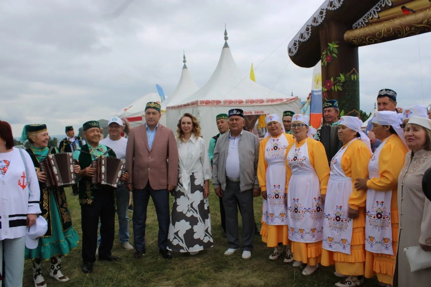 Азнакайда халыклар дуслыгы һәм милли моңнар бәйрәме - Чатыр тау җыены гөрләде