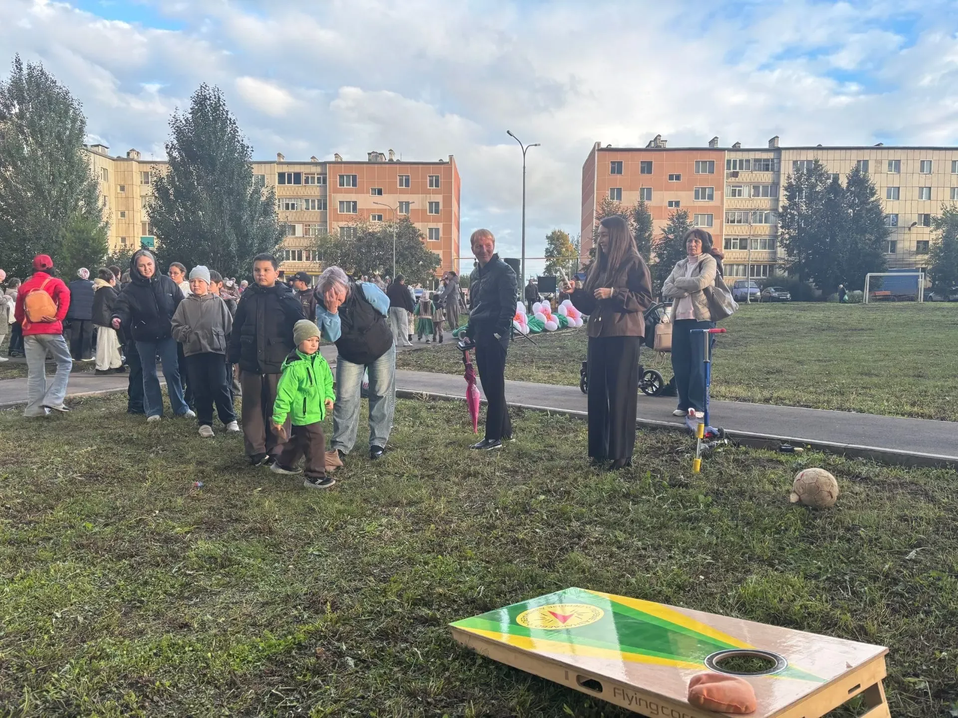 Праздник во дворе: радость, игры и дружба на улице Шайхутдинова!