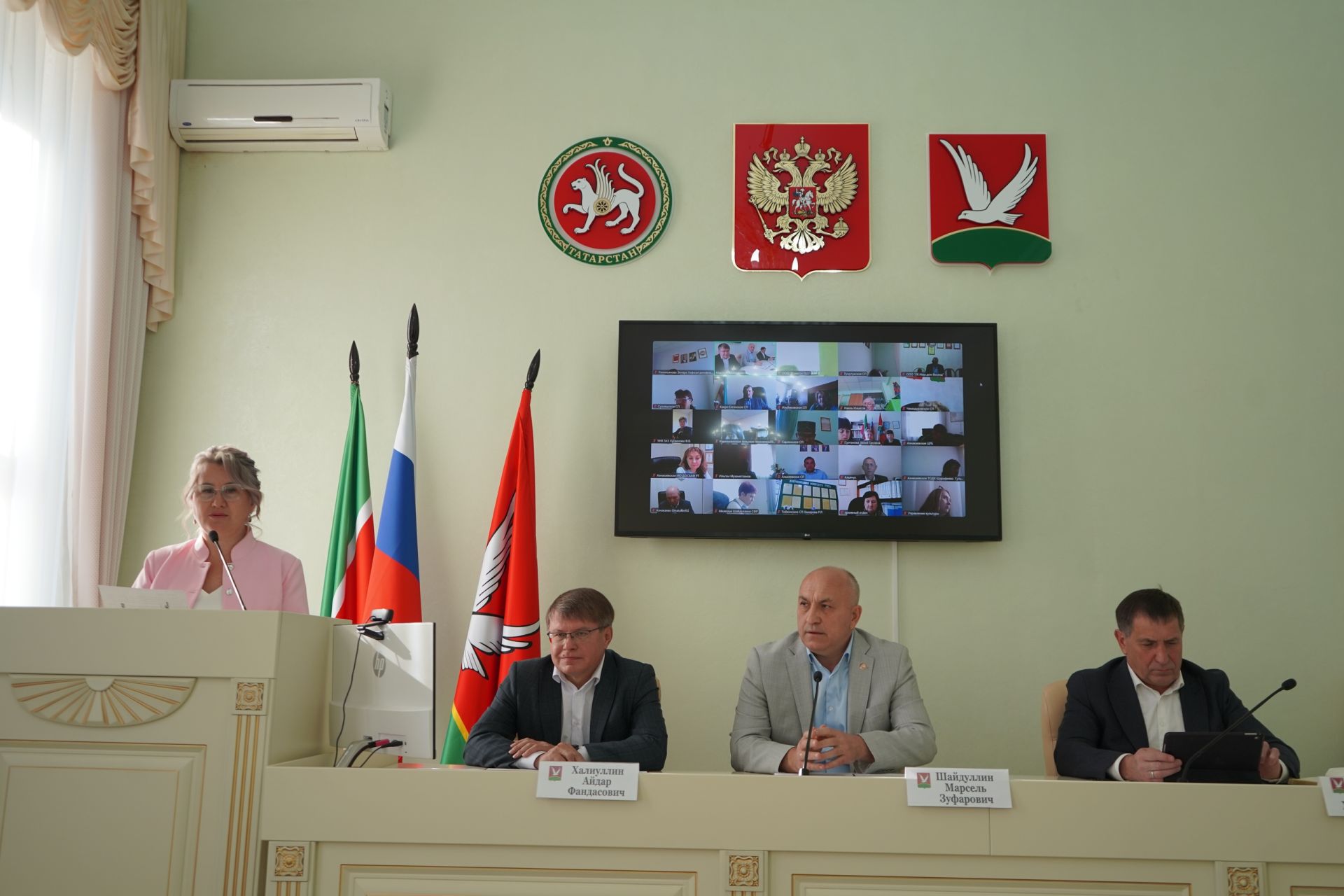 Еженедельное совещание руководителей предприятий и организаций