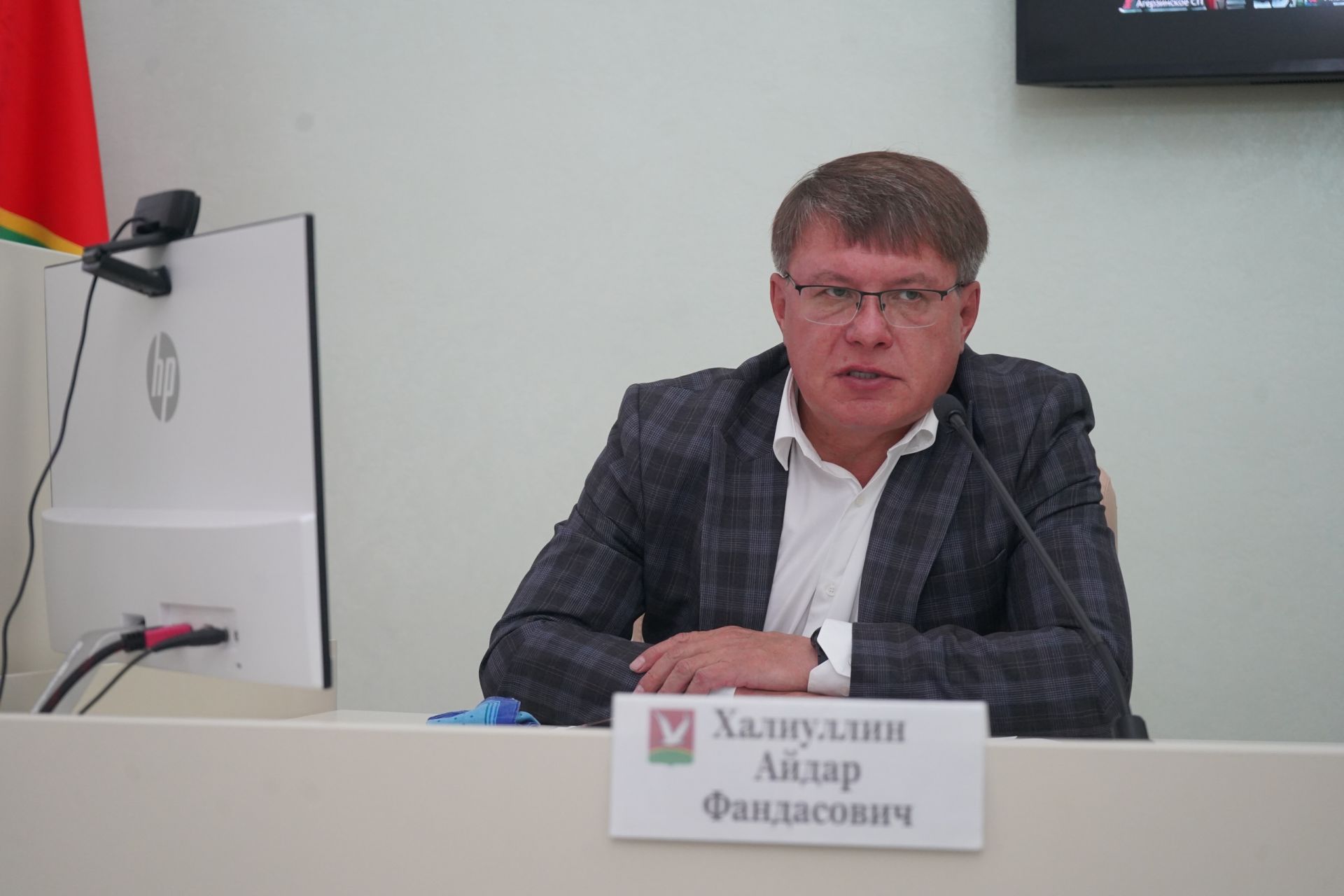 В Азнакаево прошла еженедельная планерка