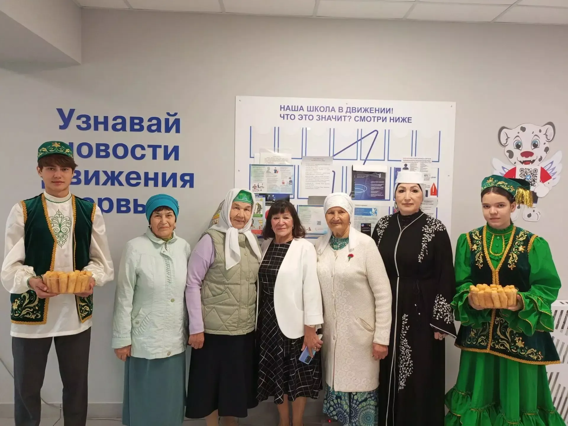 Өлкәннәр мәктәптә диктант язганнар