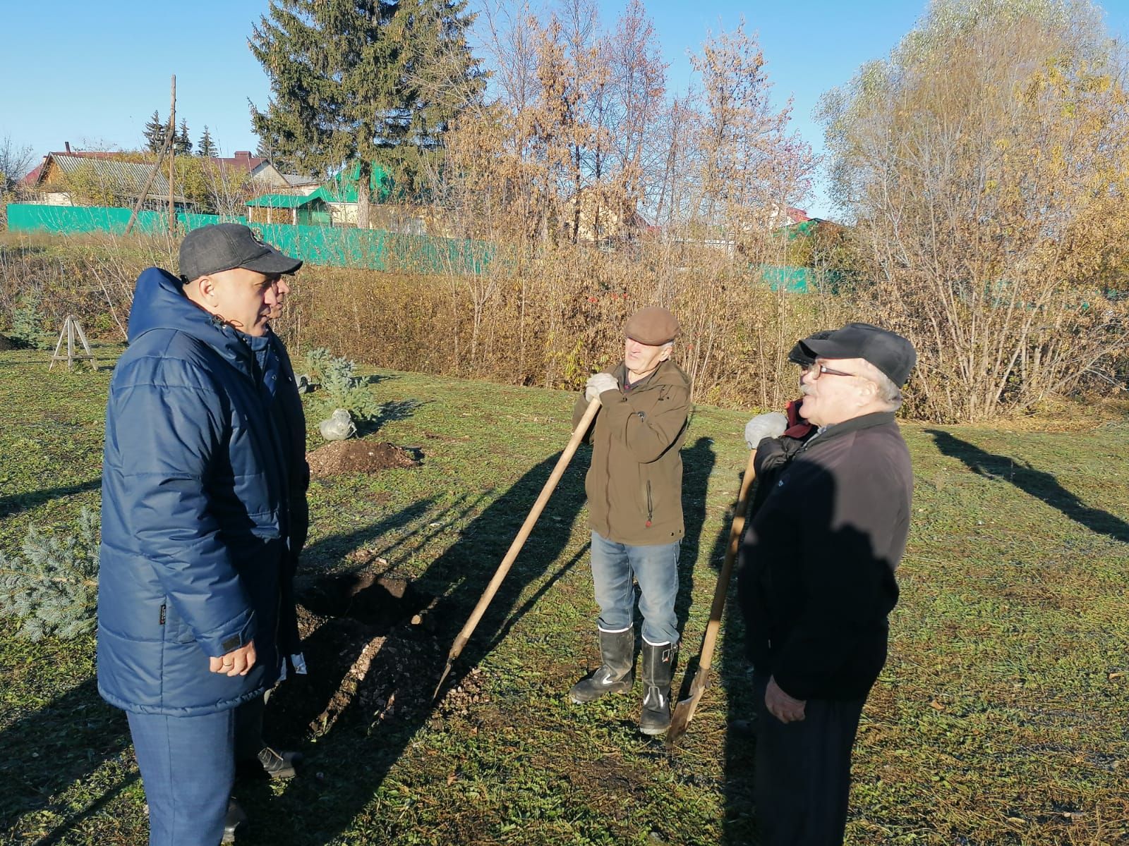 Азнакайда чернобыльчеләр һәйкәле янында чыршылар утыртылды