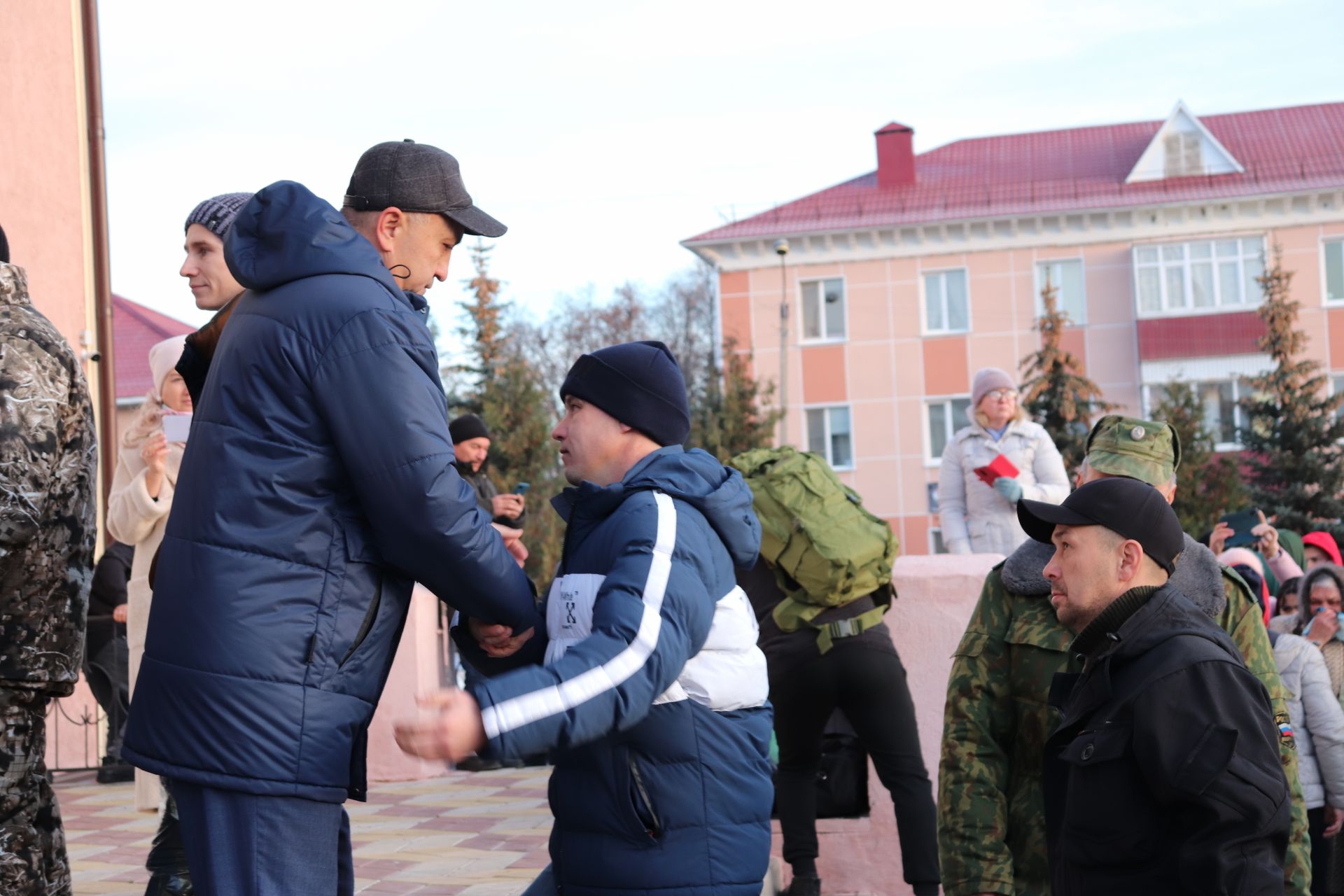 Азнакайда мобилизацияләнүчеләрне озаттылар