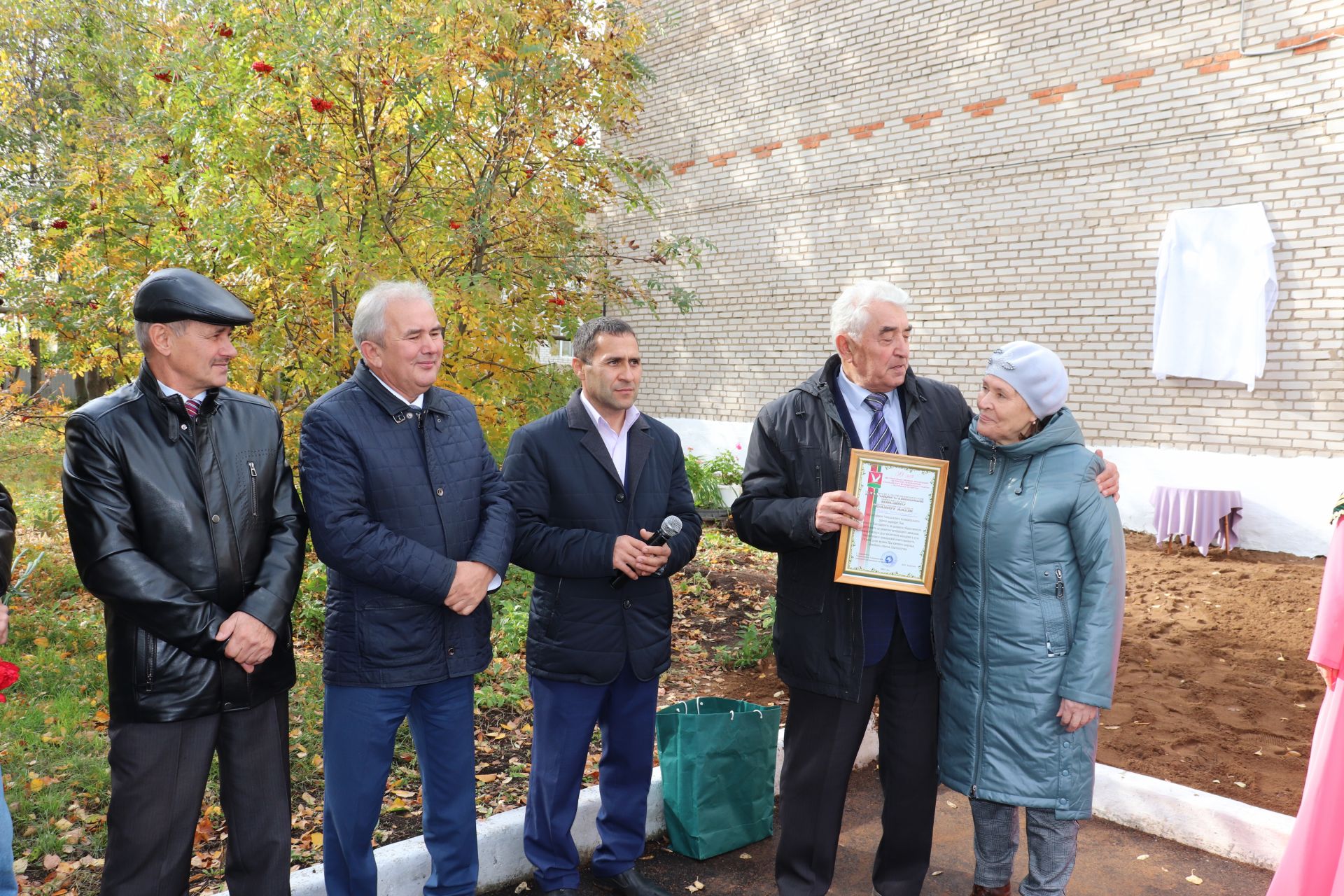 Татшуган авылында сугыш һәм хезмәт ветераны истәлегенә такта ачылды