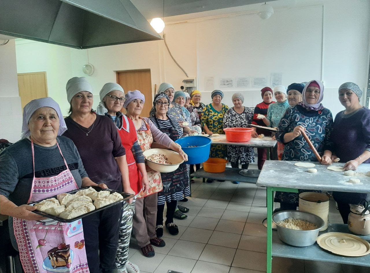 Азнакайлылар мобилизацияләнгән ир-егетләргә татлы ризыклар җибәрде