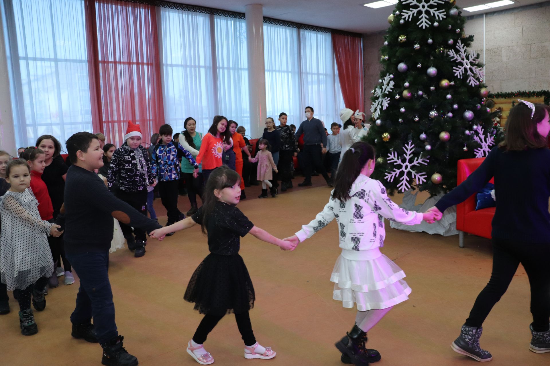 Азнакайда мөмкинлеге чикле балалар өчен Чыршы бәйрәме узды