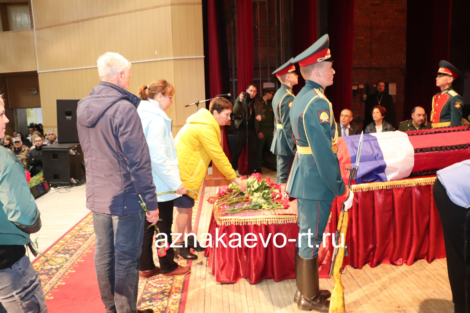 Актүбәдә Николай Петрушин белән хушлаштылар