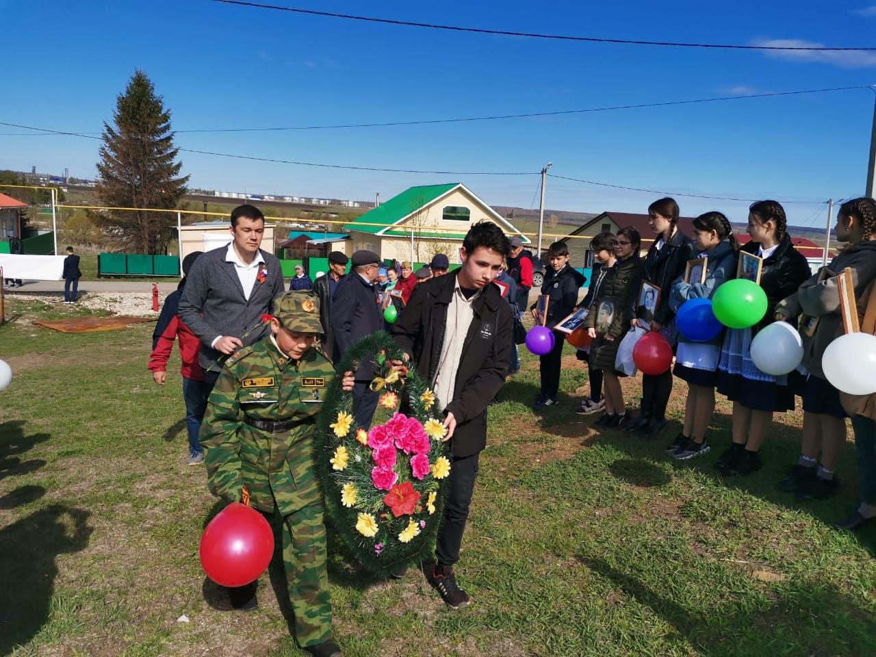 Мәлбагыш авылы урамнарыннан Үлемсез полк үтте 