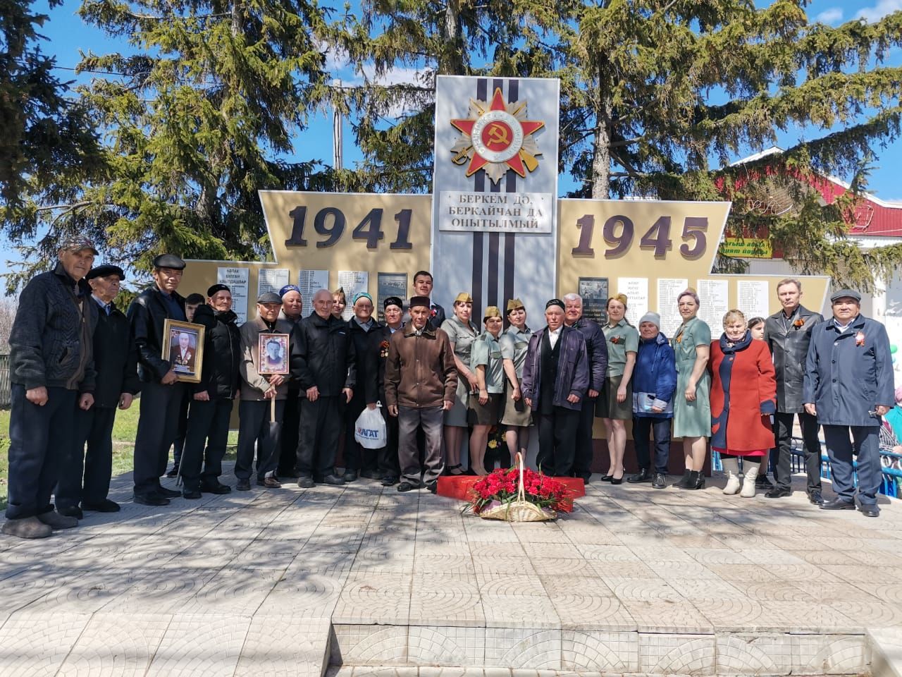 Мәлбагыш авылы урамнарыннан Үлемсез полк үтте 