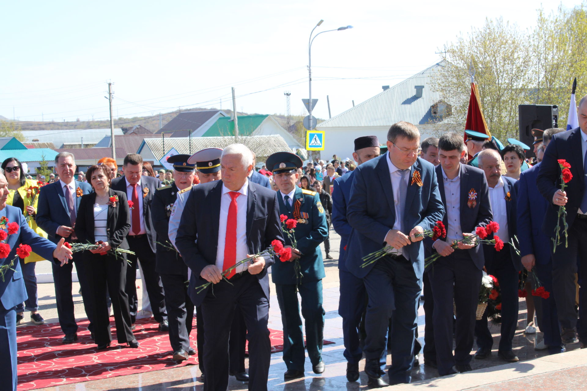 Хәтерлибез һәм горурланабыз: Азнакайда Бөек Җиңүнең 77 еллыгын билгеләп үтәләр