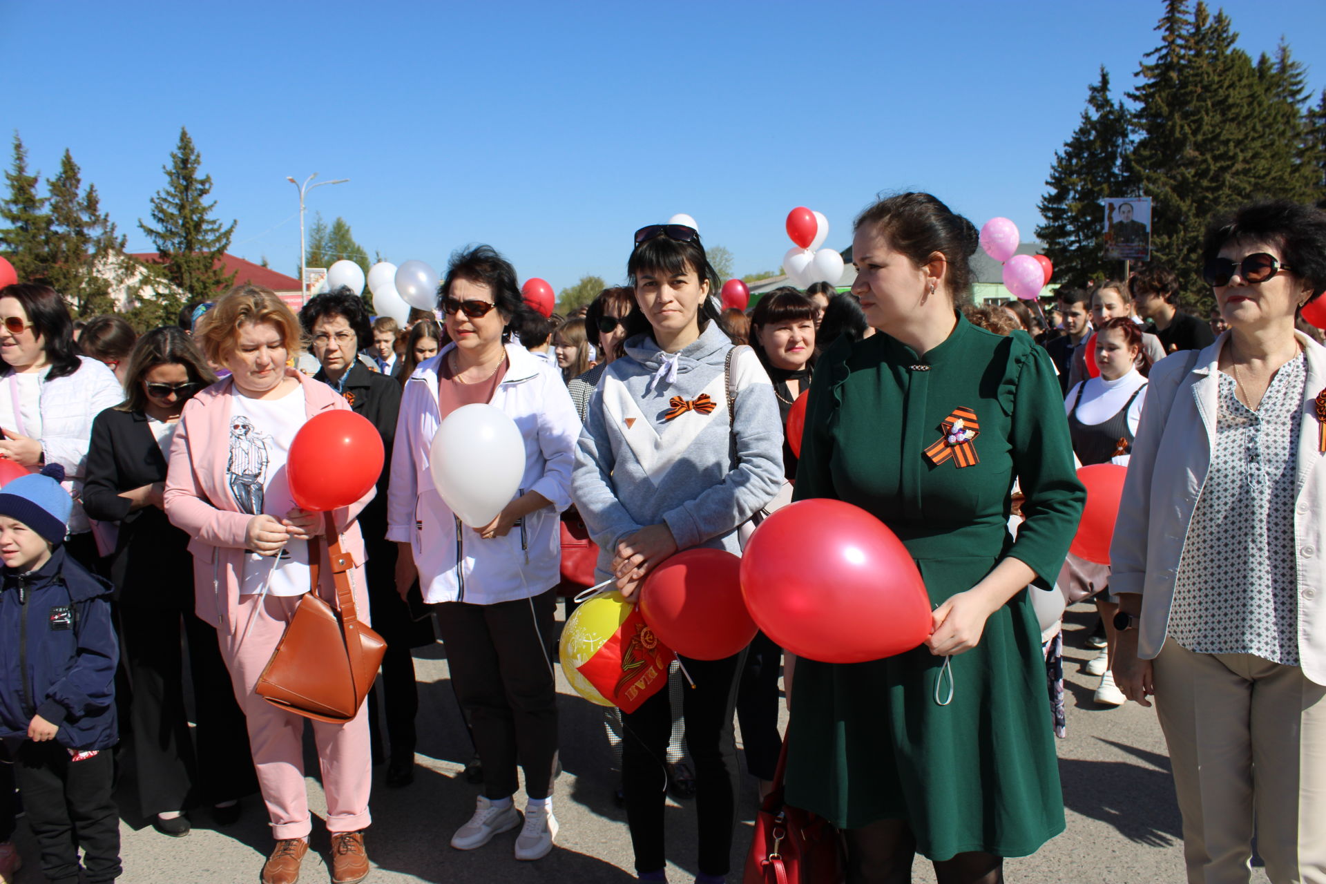 Хәтерлибез һәм горурланабыз: Азнакайда Бөек Җиңүнең 77 еллыгын билгеләп үтәләр