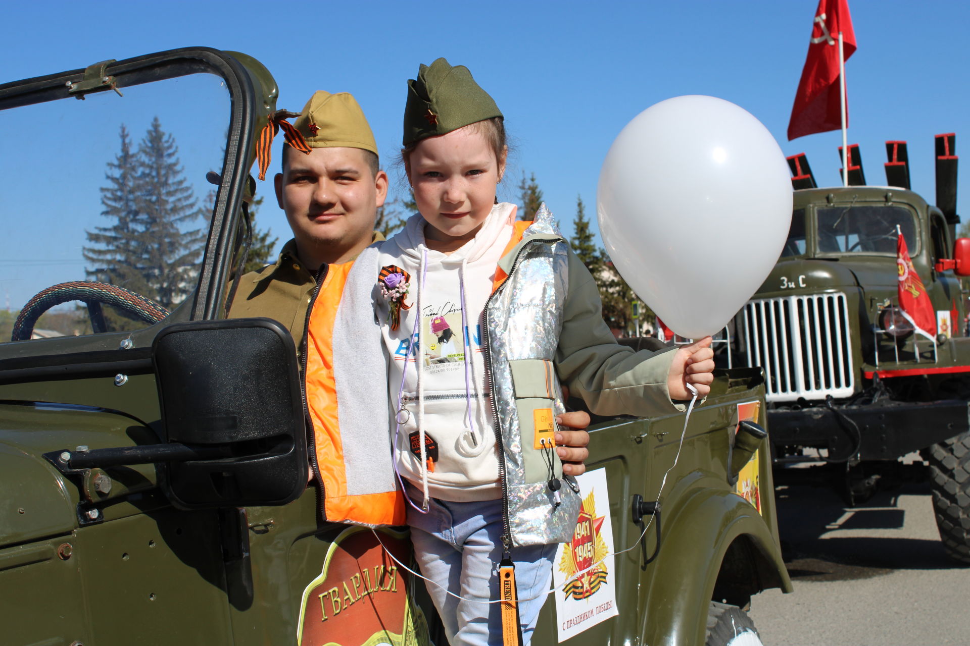 Хәтерлибез һәм горурланабыз: Азнакайда Бөек Җиңүнең 77 еллыгын билгеләп үтәләр