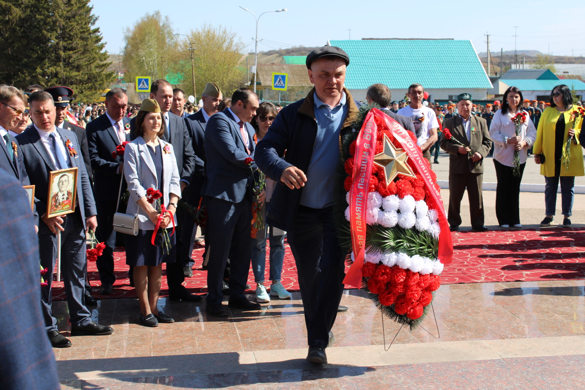 Хәтерлибез һәм горурланабыз: Азнакайда Бөек Җиңүнең 77 еллыгын билгеләп үтәләр