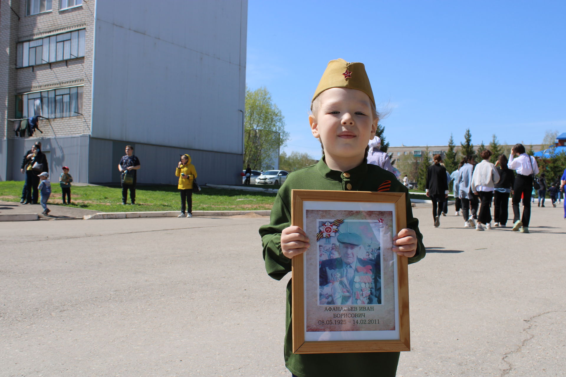 Хәтерлибез һәм горурланабыз: Азнакайда Бөек Җиңүнең 77 еллыгын билгеләп үтәләр