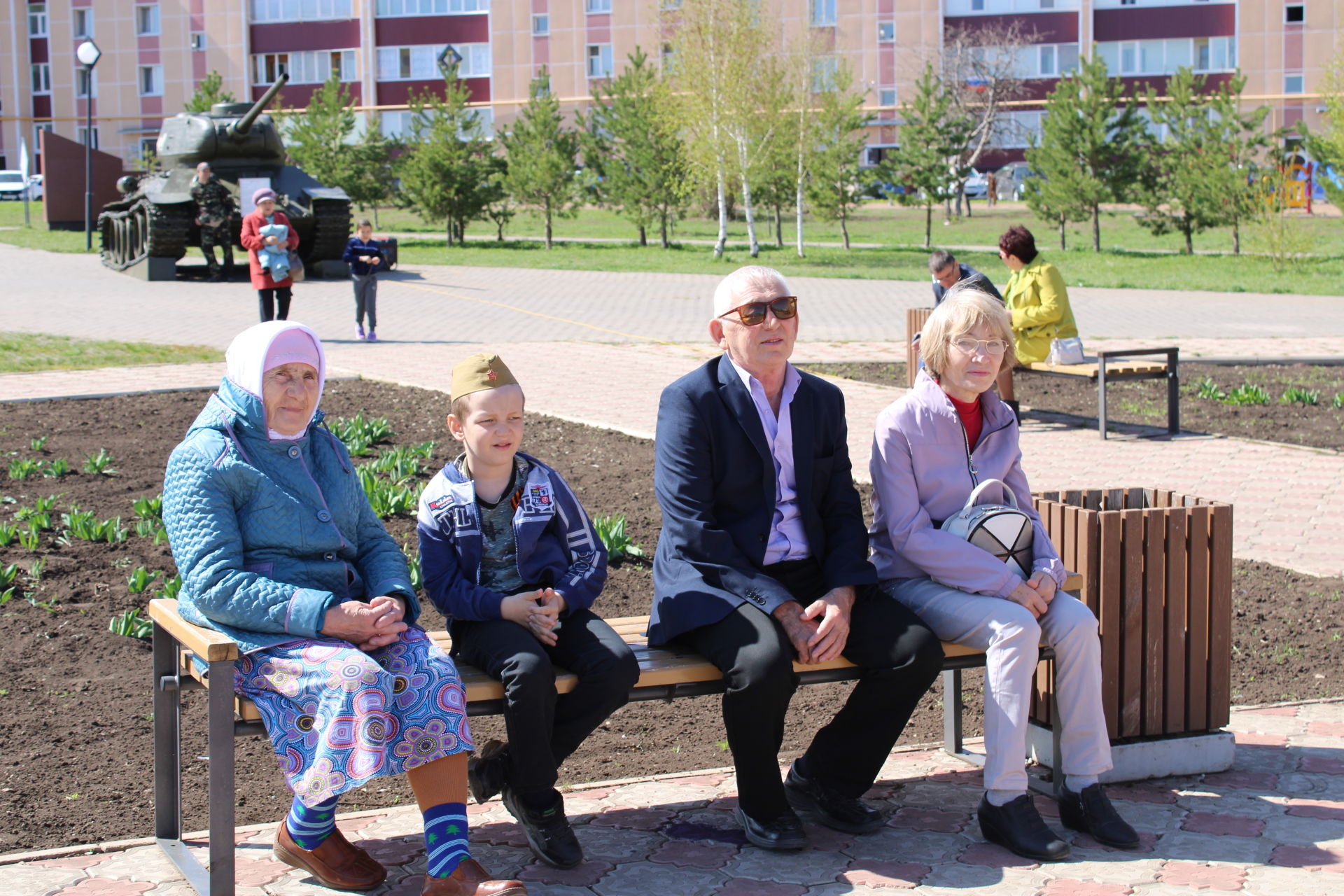 Хәтерлибез һәм горурланабыз: Азнакайда Бөек Җиңүнең 77 еллыгын билгеләп үтәләр