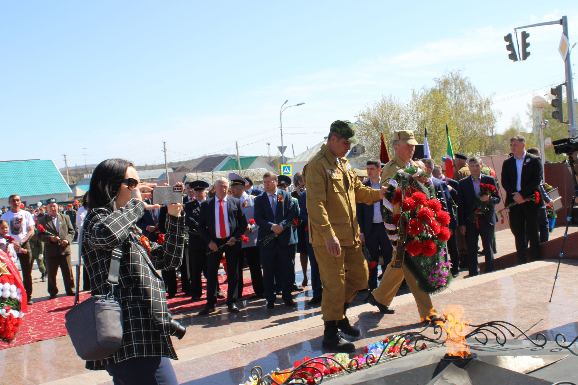 Хәтерлибез һәм горурланабыз: Азнакайда Бөек Җиңүнең 77 еллыгын билгеләп үтәләр