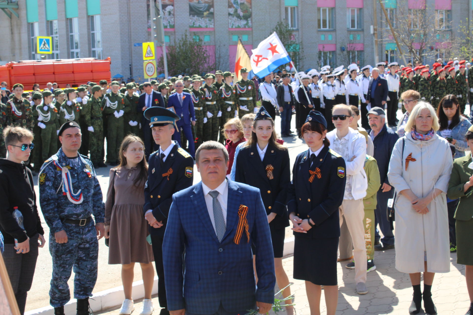 Хәтерлибез һәм горурланабыз: Азнакайда Бөек Җиңүнең 77 еллыгын билгеләп үтәләр