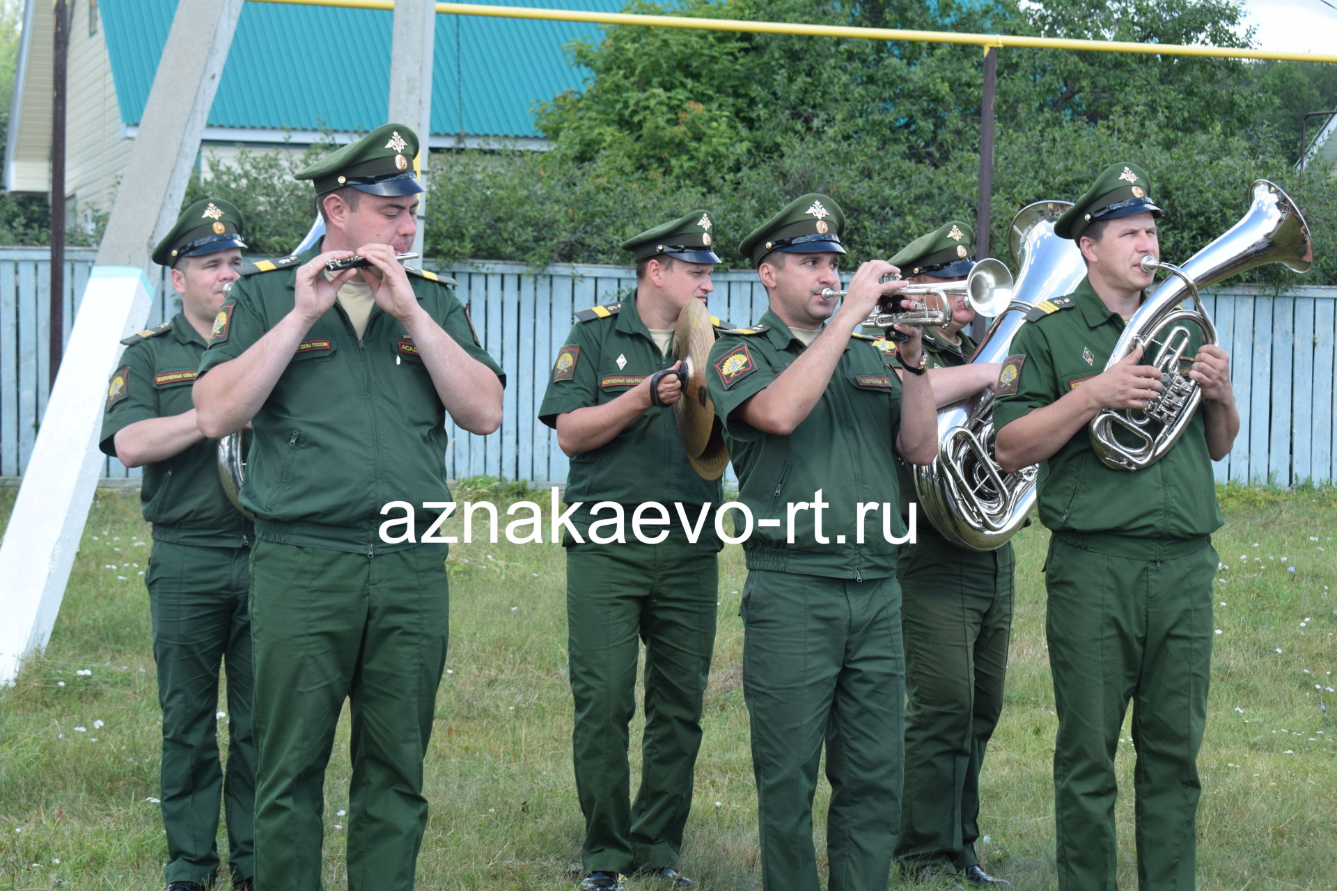 Азнакай батыр егете белән хушлашты